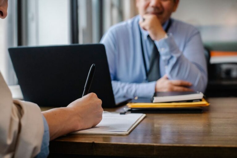 Applicant Tracking Systems Explained: How to Format Your Resume to Get Interviewed Job search guide: Applicant Tracking Systems Explained: How to Format Your Resume to Get Interviewed